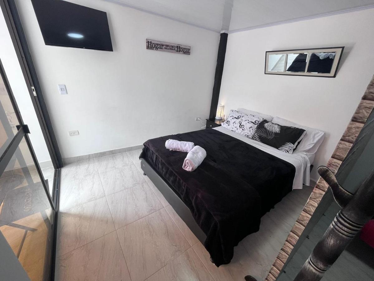 Edificio Santamarta Medellin Hotel ภายนอก รูปภาพ