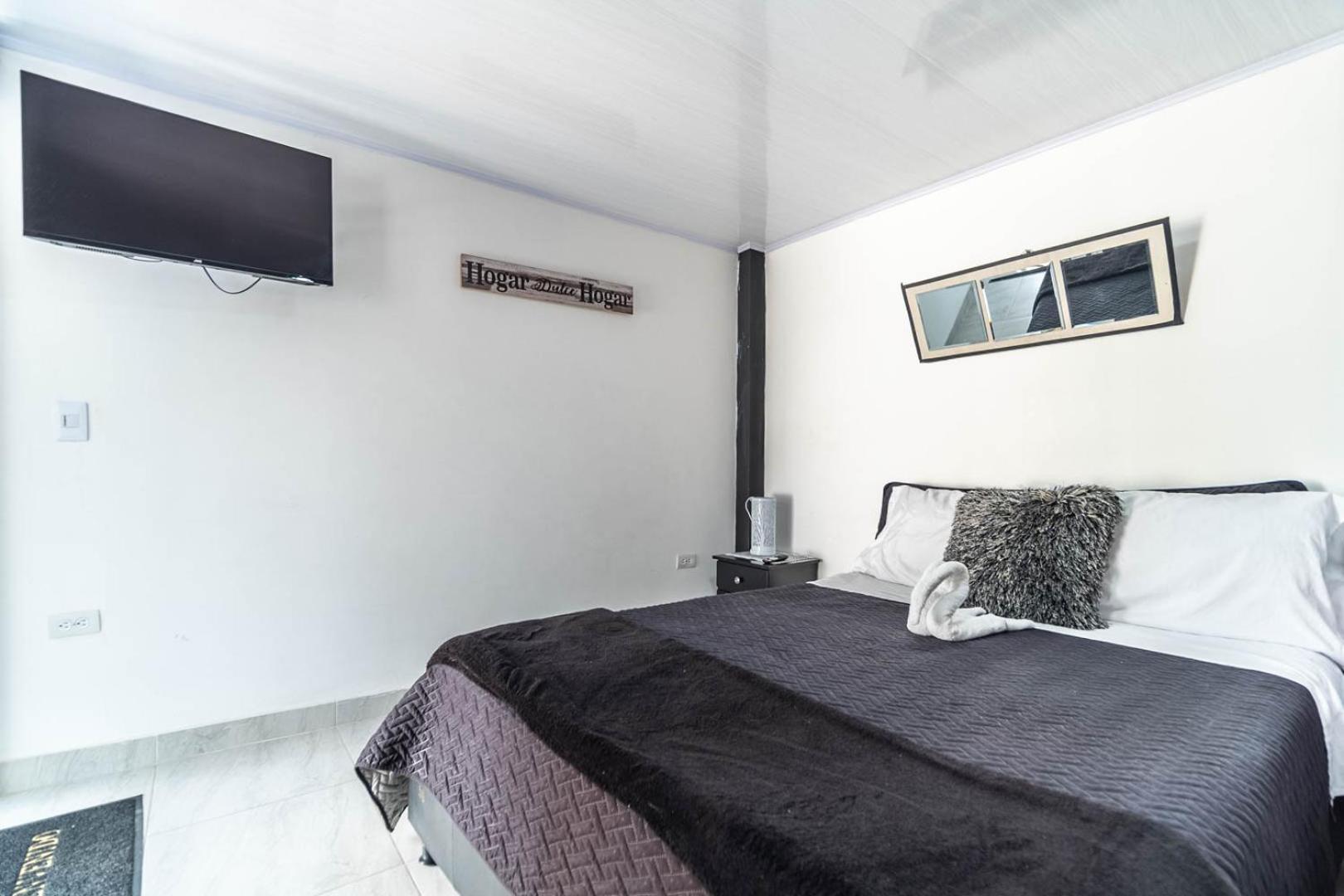 Edificio Santamarta Medellin Hotel ภายนอก รูปภาพ