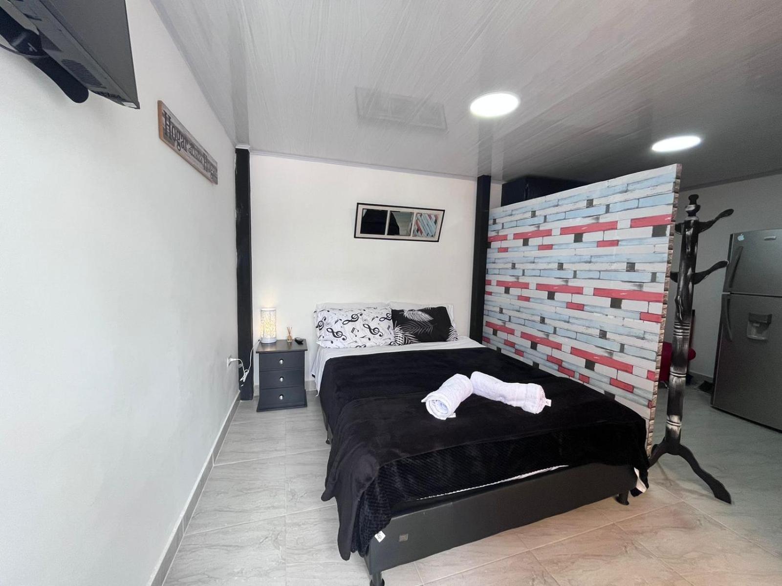 Edificio Santamarta Medellin Hotel ภายนอก รูปภาพ